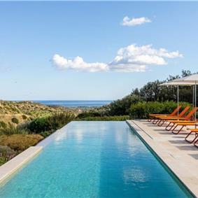4 bedroom villa with infinity pool and sea views near Noto, Sicily, sleeps 8